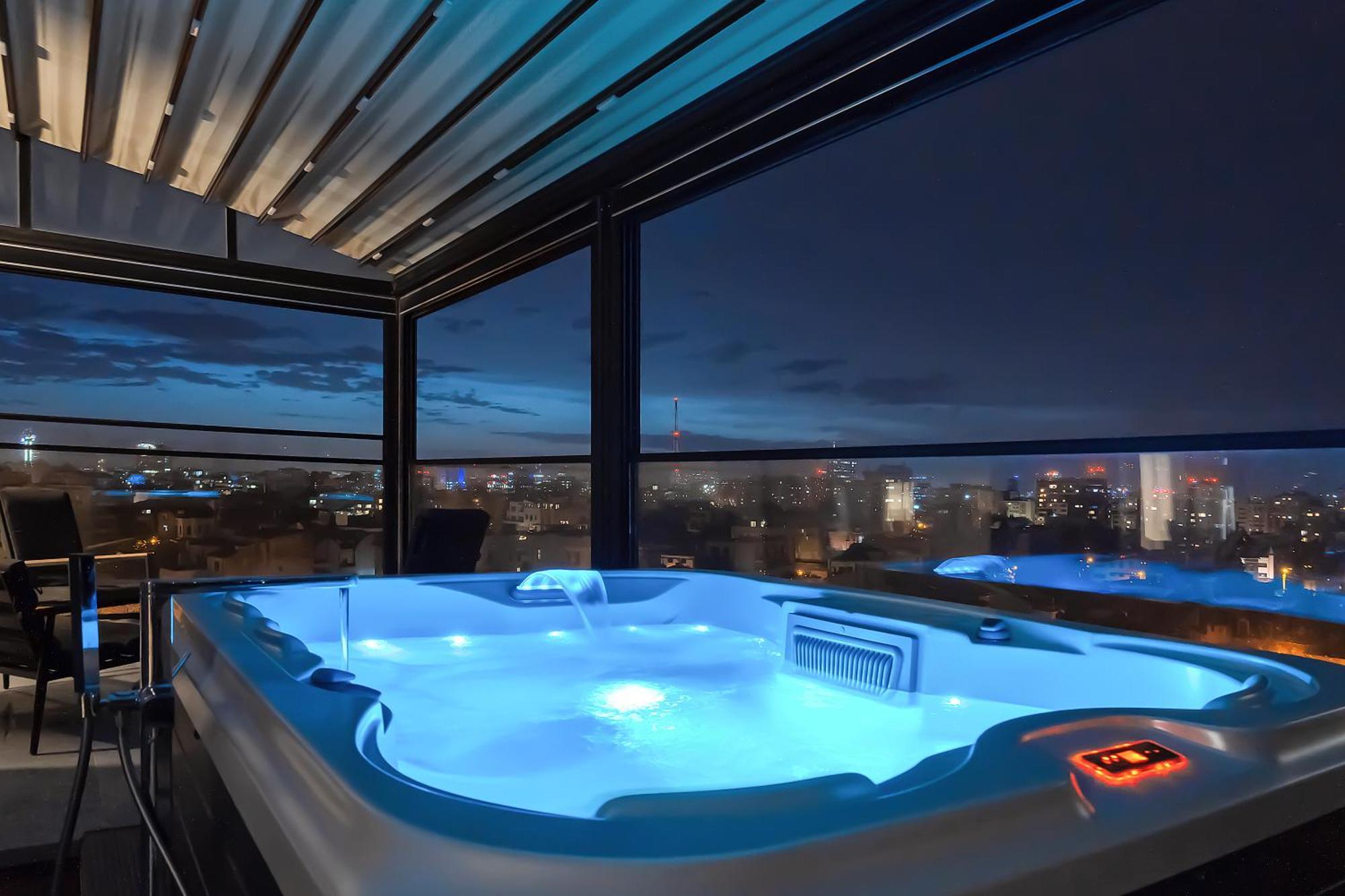 Crown Penthouse - Luxurious, Spa & Vista Bucareste Exterior foto